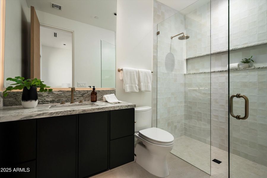 30-8386 E Leaning Rock Staged-32