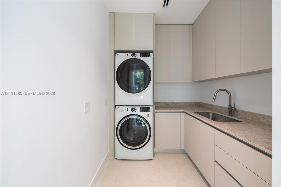Furnished interior view inside a new home in , Miami (Image 37).