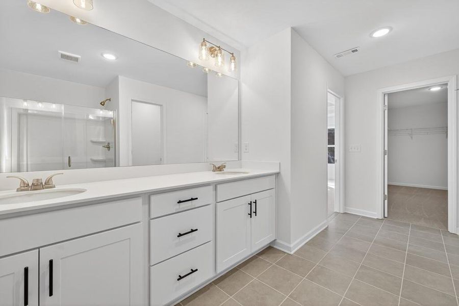 Furnished interior view inside a new home in , Jefferson (Image 35).
