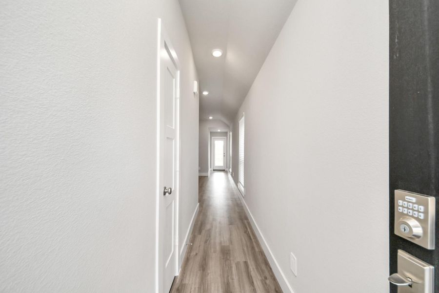 Spacious, unfurnished interior of a new home in Sorella: Signature Collection, Tomball (Image 34).