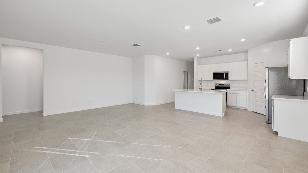 Spacious, unfurnished interior of a new home in Desert Moon Estates, Buckeye (Image 18).