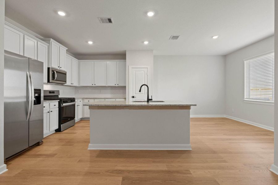 Furnished interior view inside a new home in Lago Mar, Texas City (Image 8).