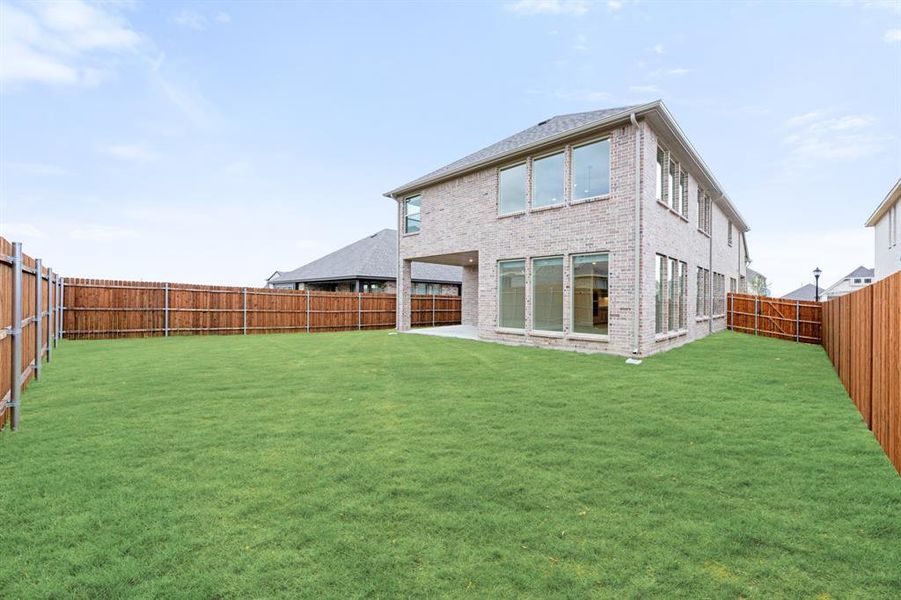 Exterior details and patio area of a home in Star Ranch, Godley (Image 21).