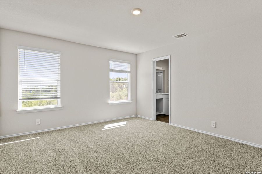 Spacious, unfurnished interior of a new home in Redbird Ranch, San Antonio (Image 25).