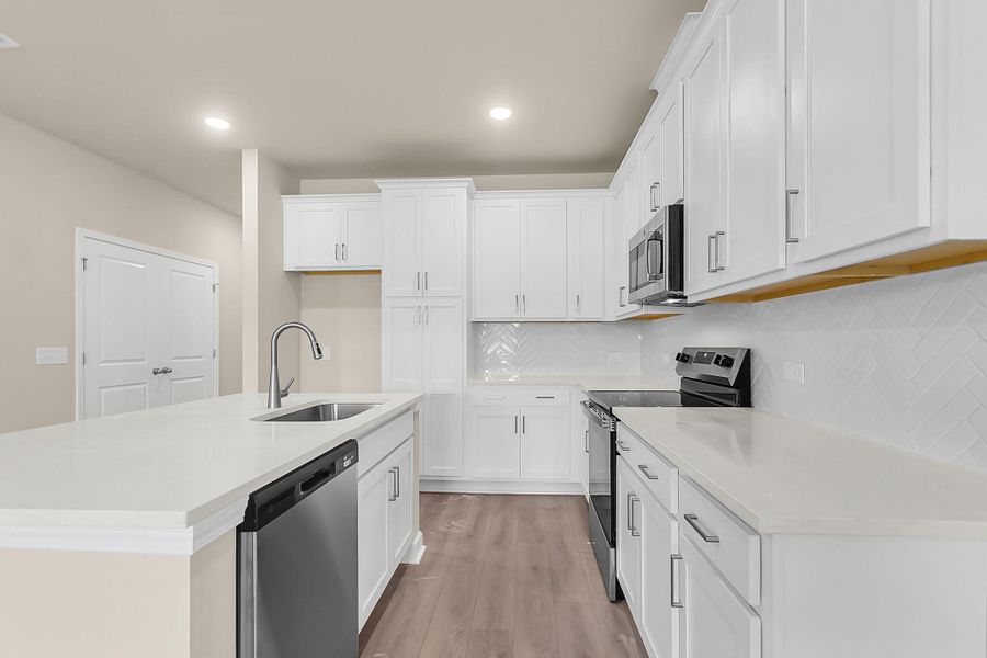Furnished interior view inside a new home in , Ravenel (Image 7).