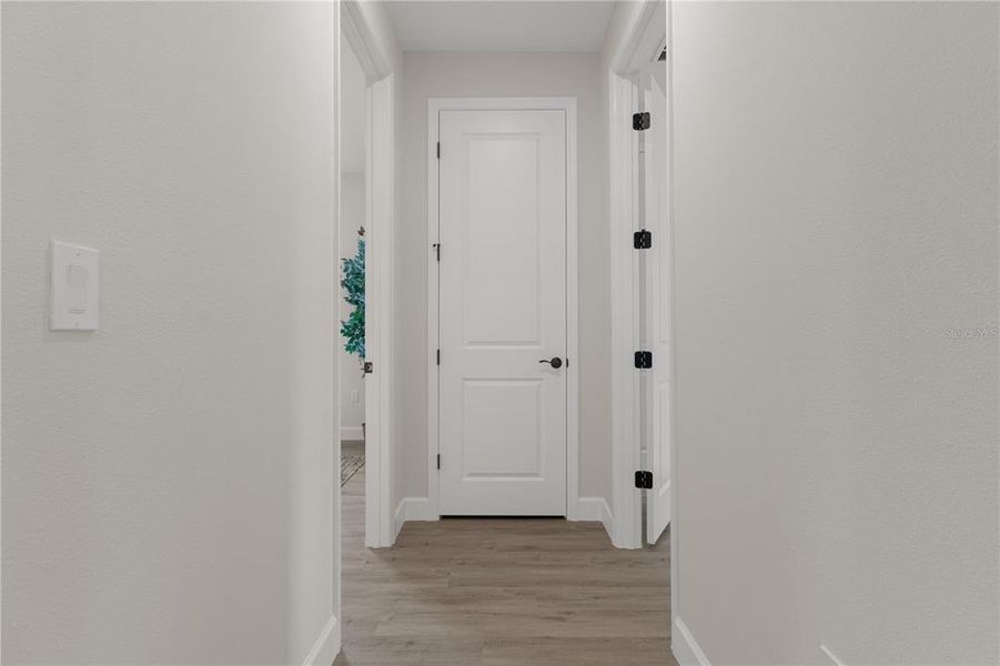 Spacious, unfurnished interior of a new home in , Dunnellon (Image 25).