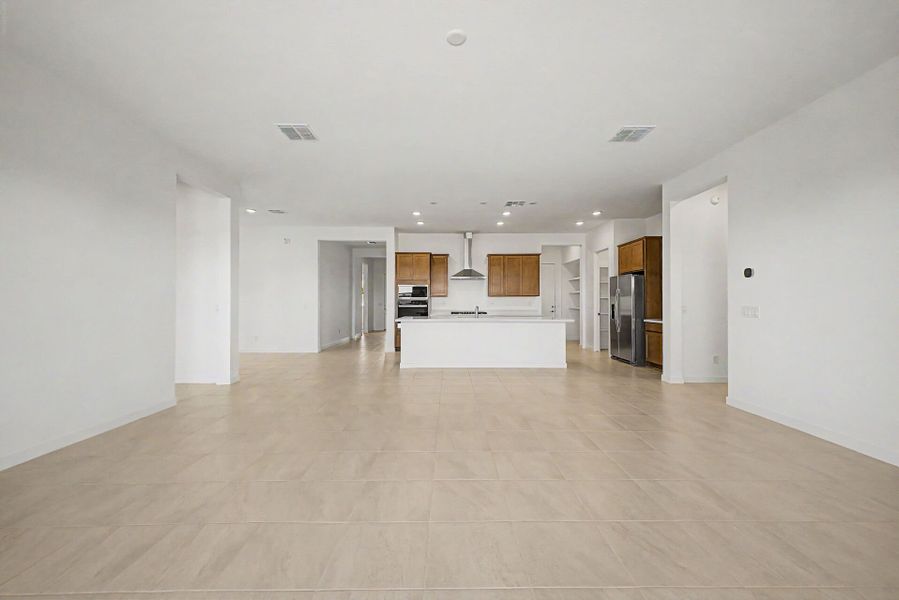 Spacious, unfurnished interior of a new home in Landmarke, San Tan Valley (Image 9). Spacious, unfurnished interior of a new home in Landmarke, San Tan Valley (Image 9).