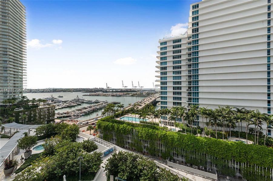 Condo located in Miami Beach, FL showcasing its design and architecture (Image 21).