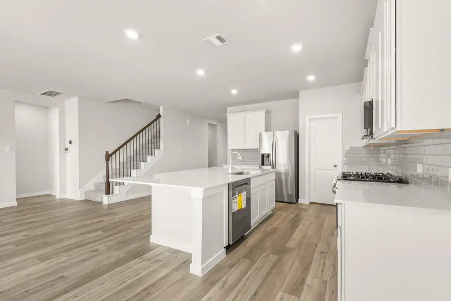Furnished interior view inside a new home in Country Creek, Mont Belvieu (Image 6).