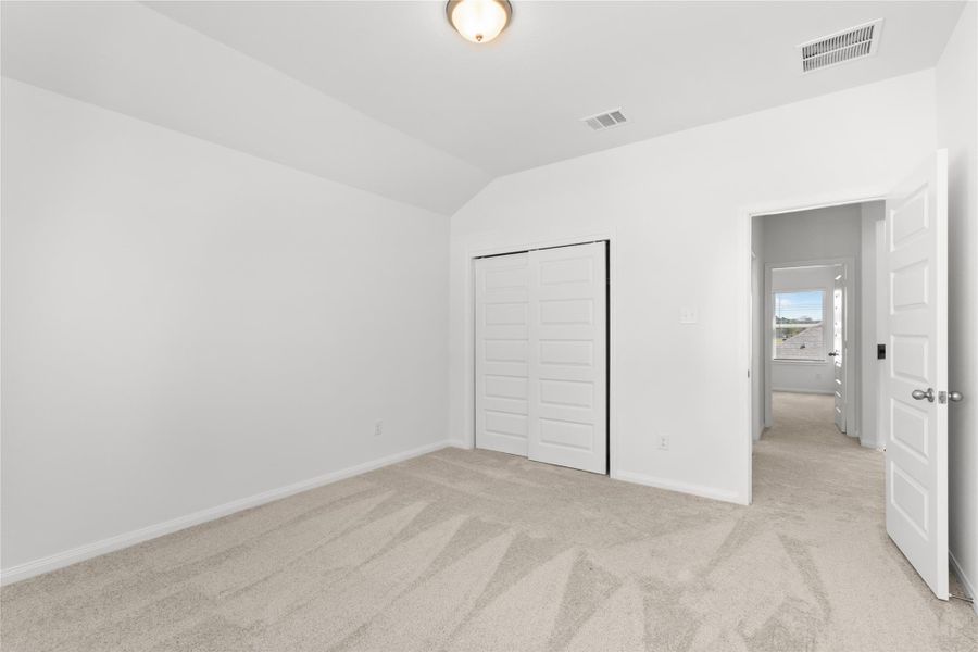 Spacious, unfurnished interior of a new home in Harmony Cove, Humble (Image 16).