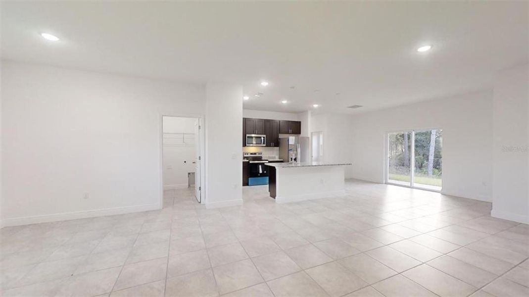 Spacious, unfurnished interior of a new home in , Dunnellon (Image 30).