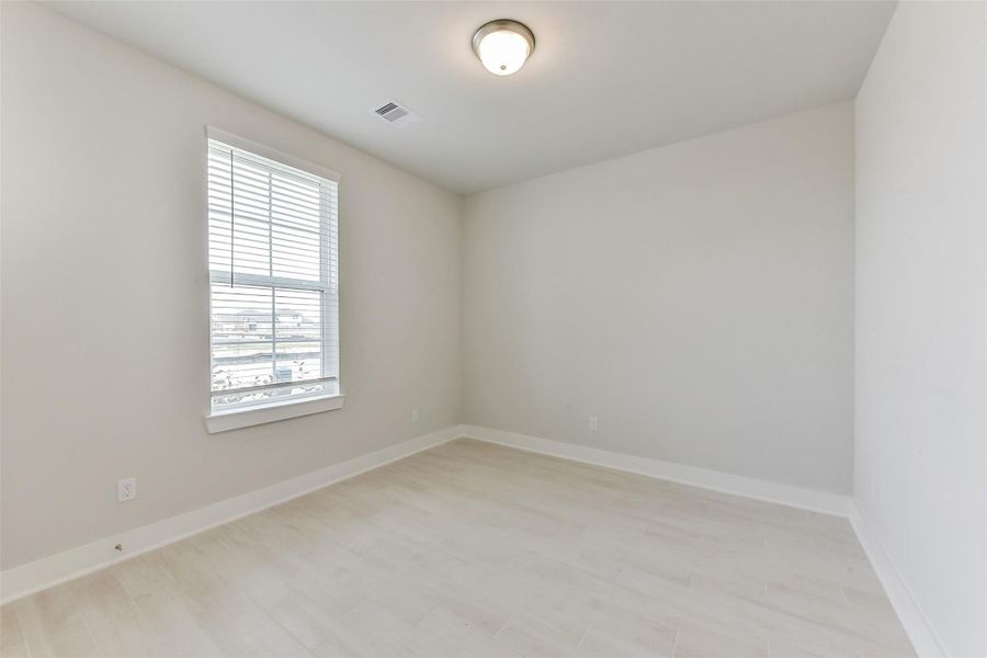 Spacious, unfurnished interior of a new home in , Texas City (Image 27).