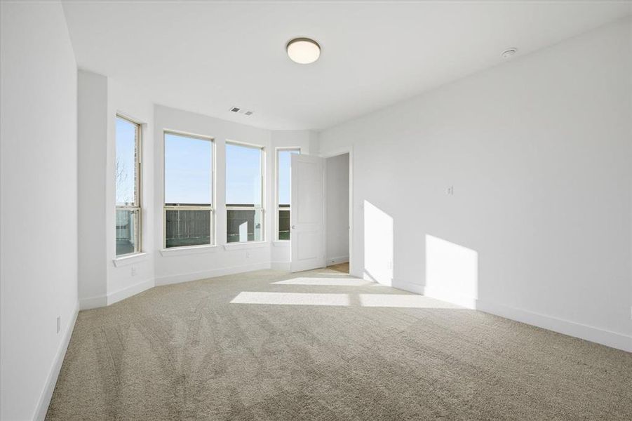 Spacious, unfurnished interior of a new home in Cambridge Crossing, Celina (Image 24).