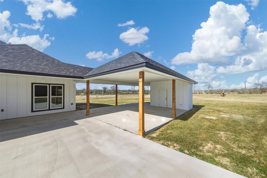 Exterior details and patio area of a home in , Franklin (Image 18).
