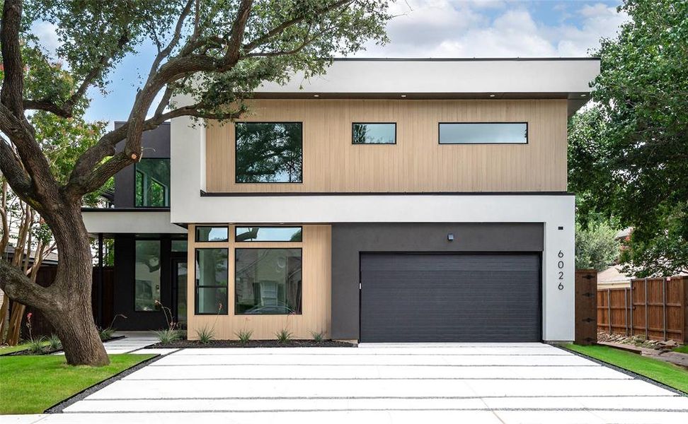 Front exterior of a new home in , Dallas, TX, highlighting curb appeal (Image 22). Front exterior of a new home in , Dallas, TX, highlighting curb appeal (Image 22).