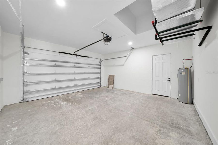 Spacious, unfurnished interior of a new home in , Punta Gorda (Image 45).
