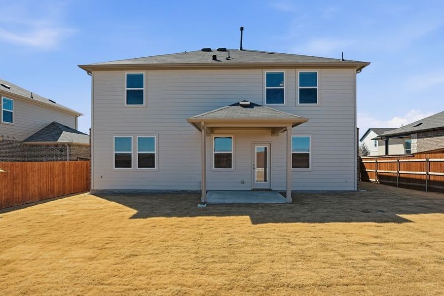 Exterior details and patio area of a home in Lisso, Pflugerville (Image 3).