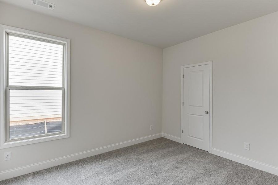 Spacious, unfurnished interior of a new home in , Jefferson (Image 38).
