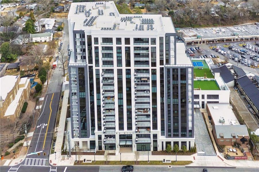 Condo located in Atlanta, GA showcasing its design and architecture (Image 27).