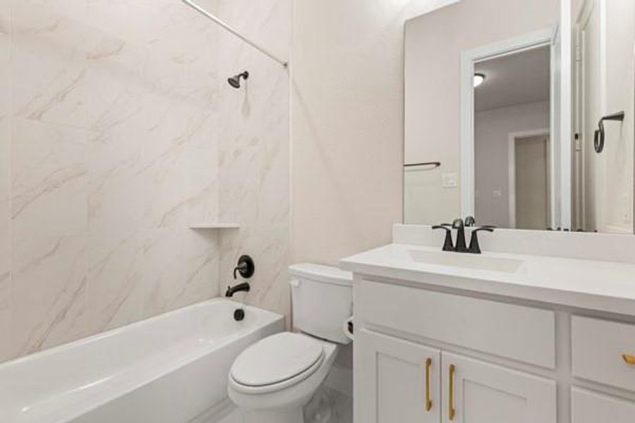 Full bath with shower / washtub combination and vanity