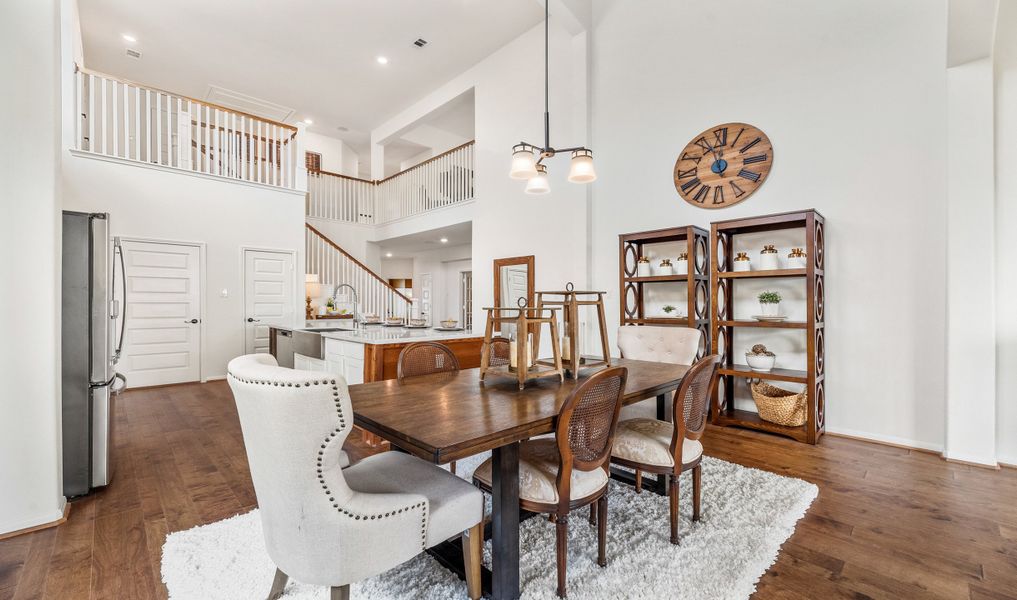 Cozy dining area and kitchen