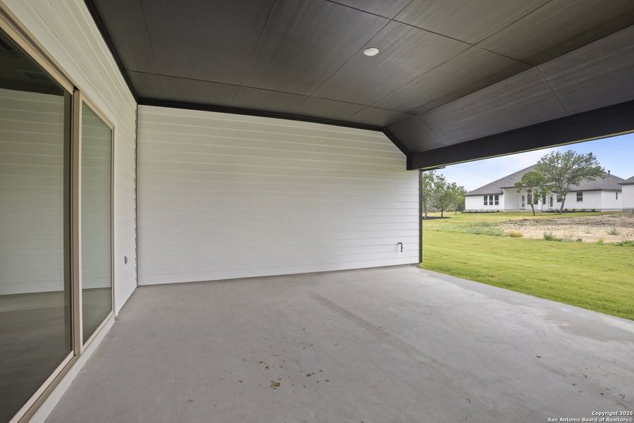 Spacious, unfurnished interior of a new home in Potranco Oaks, Castroville (Image 32).