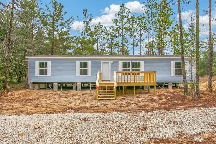 Exterior details and patio area of a home in , Interlachen (Image 19).