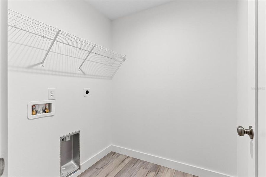 Spacious, unfurnished interior of a new home in , Lakeland (Image 14).