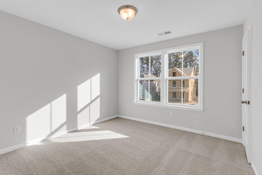 Spacious, unfurnished interior of a new home in Sweetgrass Station, Summerville (Image 16).