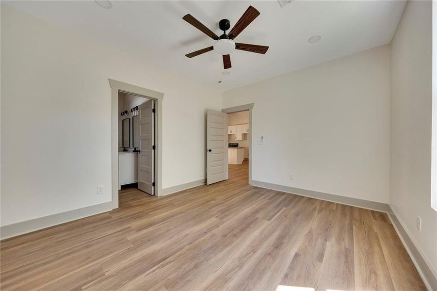 Spacious, unfurnished interior of a new home in , Silver Creek (Image 22).