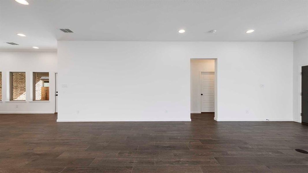 Spacious, unfurnished interior of a new home in Avondale, Fate (Image 13).