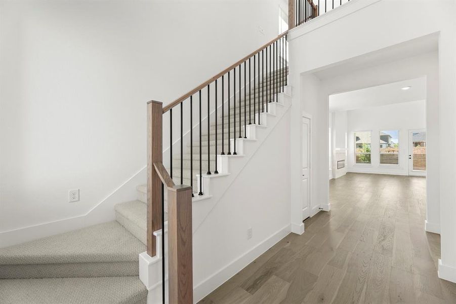 04. 817 Meadow Springs - Entry (2)