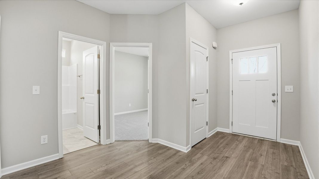 Spacious, unfurnished interior of a new home in Sagewood, Tullahoma (Image 29).