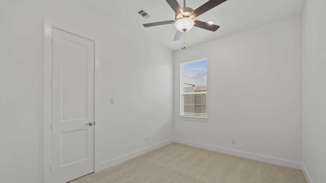 Spacious, unfurnished interior of a new home in Sienna 45', Missouri City (Image 19).