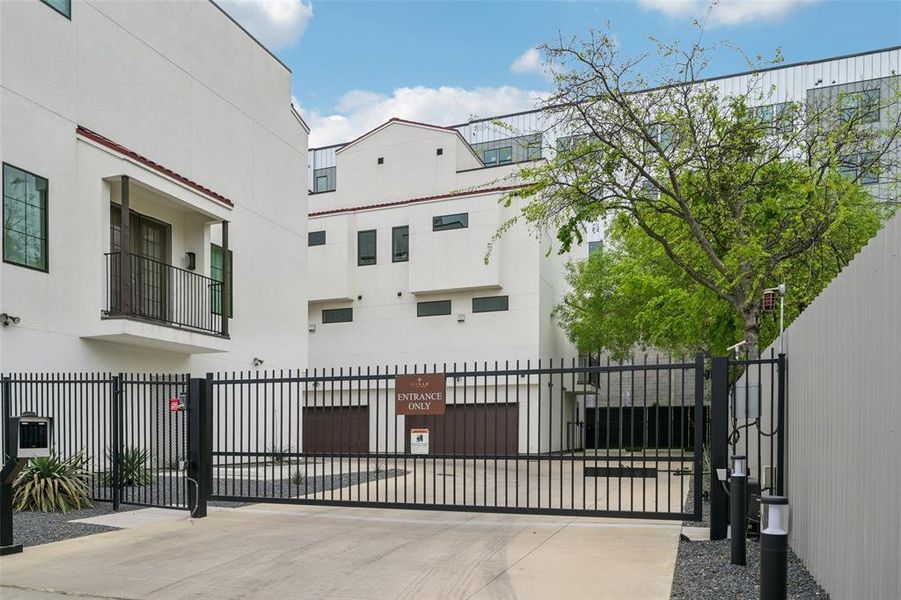 Exterior details and patio area of a home in , Dallas (Image 27).