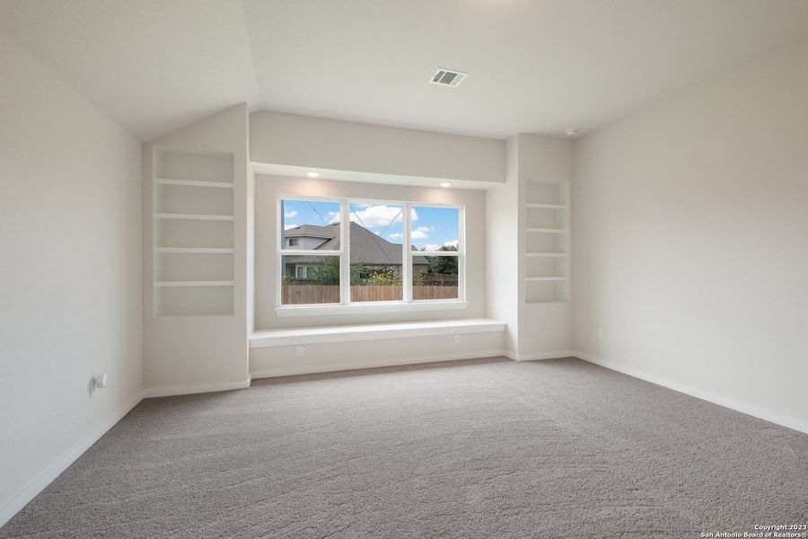 Spacious, unfurnished interior of a new home in Foxbrook, Cibolo (Image 29).