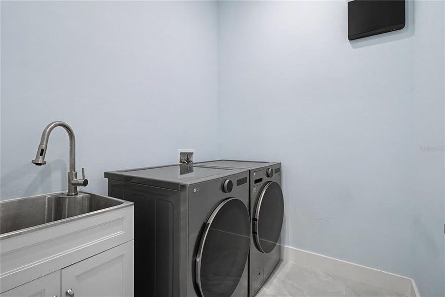 Close-up of interior finishes inside a home in , Lehigh Acres (Image 21).