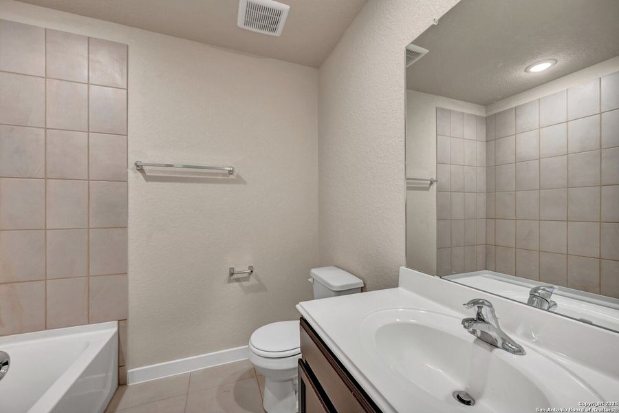 Furnished interior view inside a new home in Mesquite Ridge, San Antonio (Image 10).