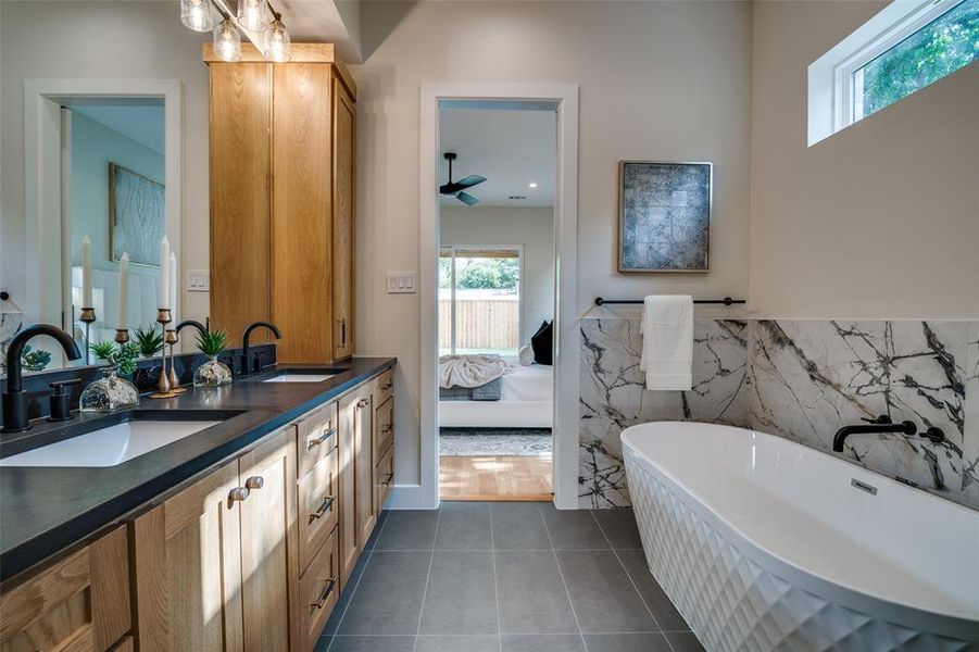 Furnished interior view inside a new home in , Richardson (Image 26).