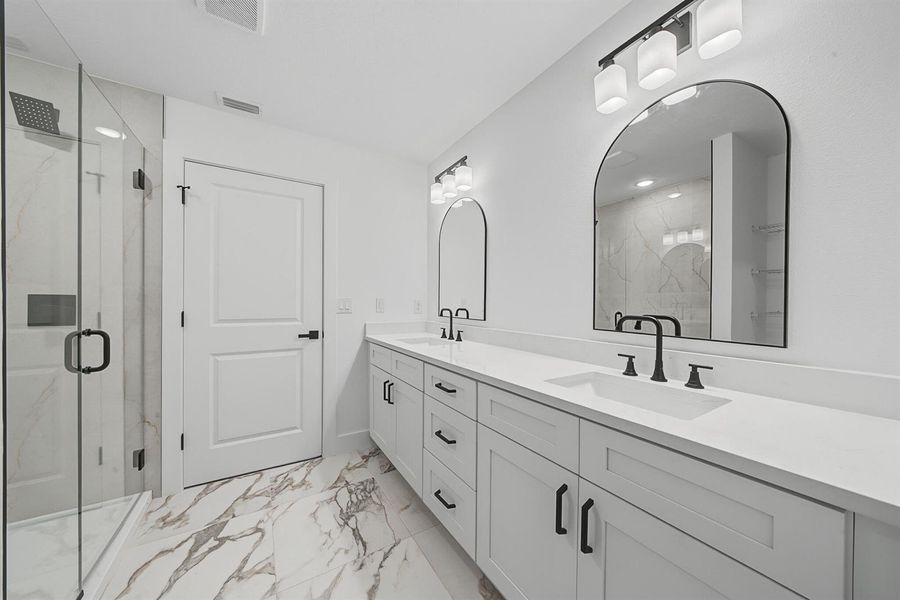interior - master bathroom 3