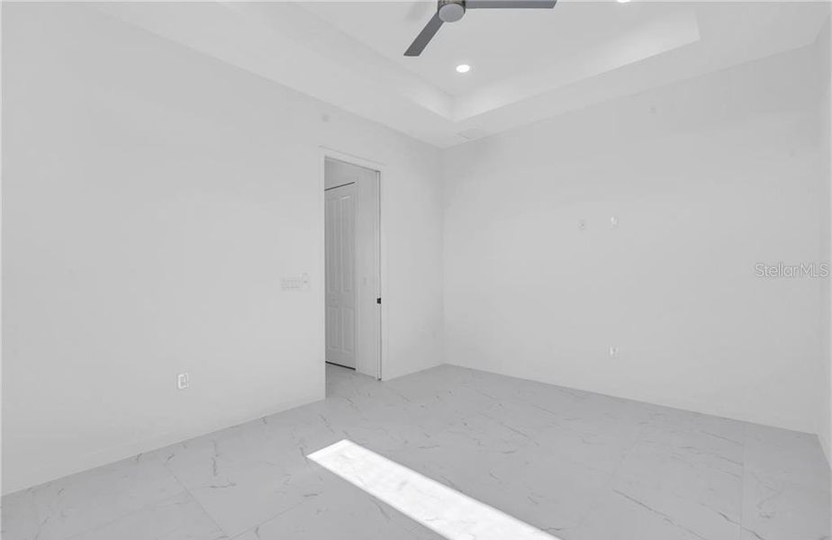 Spacious, unfurnished interior of a new home in , Cape Coral (Image 28).