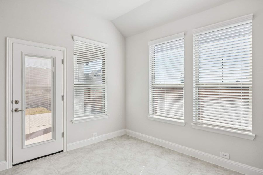 Spacious, unfurnished interior of a new home in Heartland, Heartland (Image 24).