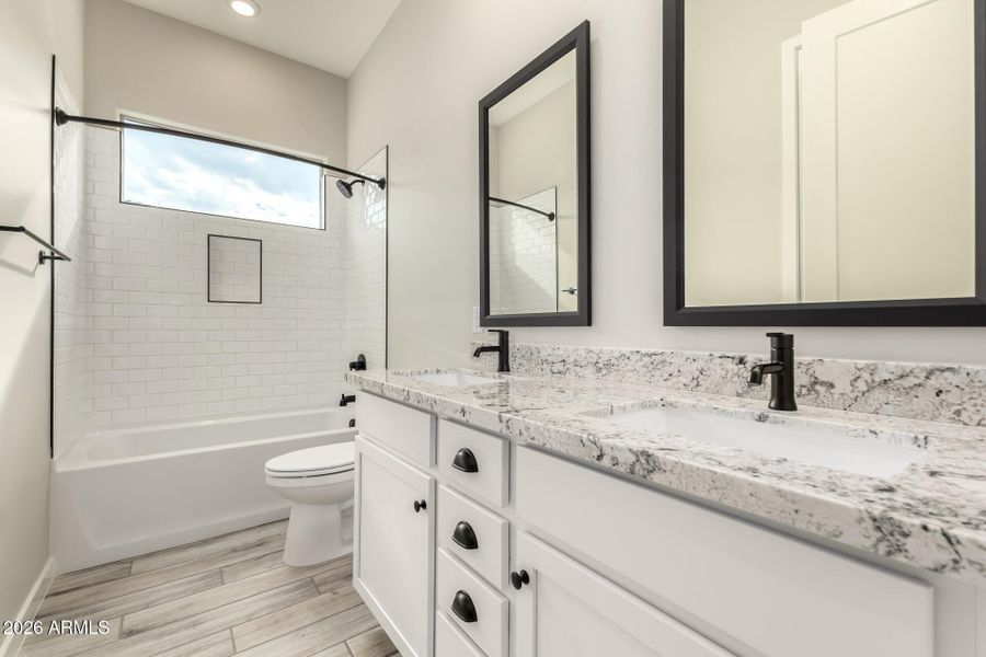 32 - 173rd 8819 32 - 173rd 8819