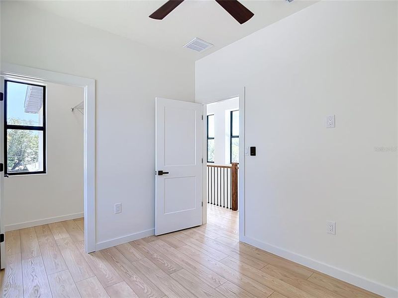 Spacious, unfurnished interior of a new home in , Tampa (Image 26).