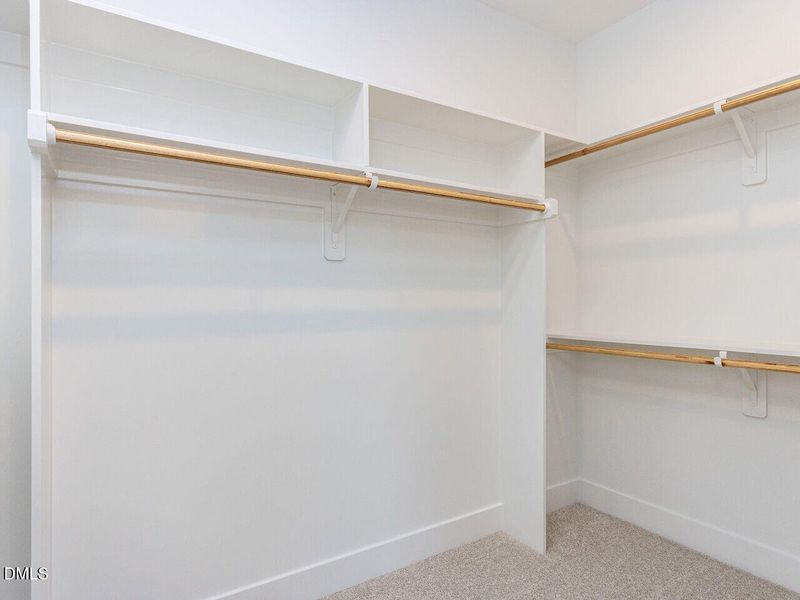 025-1280x960-primary-closet
