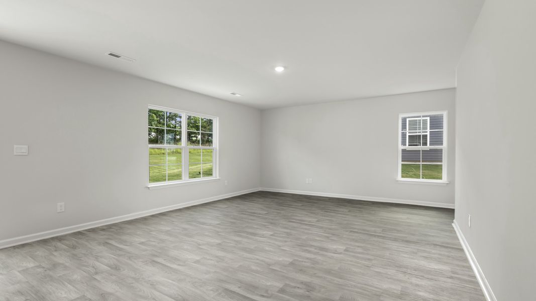 Spacious, unfurnished interior of a new home in Greystone North, Stoneville (Image 12).