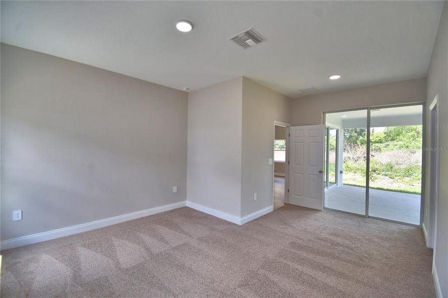 Spacious, unfurnished interior of a new home in , Winter Haven (Image 17).