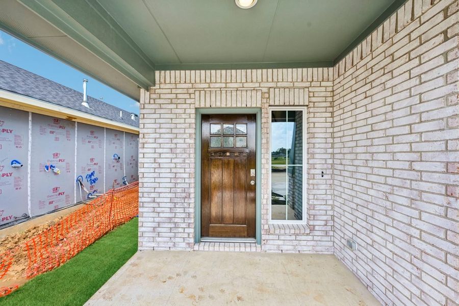 Exterior details and patio area of a home in Sorella, Tomball (Image 3).