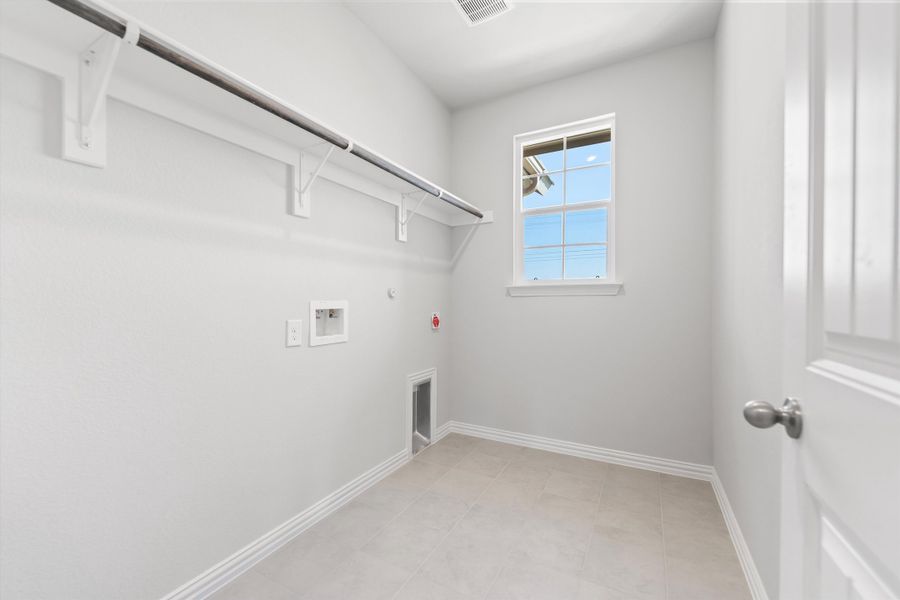 Spacious, unfurnished interior of a new home in Clear Sky Addition, Valley View (Image 19).