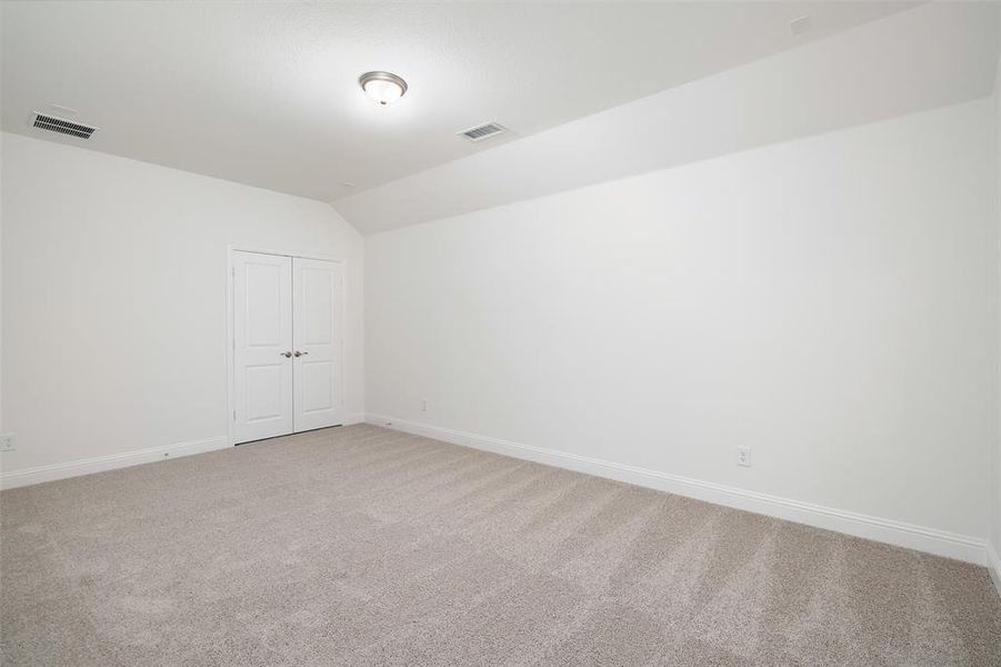 Spacious, unfurnished interior of a new home in Lake Breeze, Lavon (Image 31).
